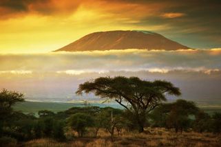 České Budějovice truchlí za mladý manželský pár, který zahynul při vánoční tragédii na Kilimandžáru - Novinky