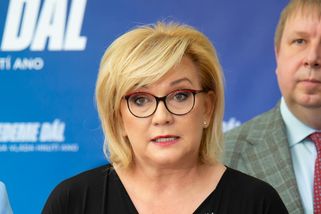 Schillerová je generál a holub. Ministerstvo je je...