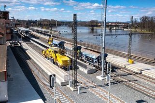 Hákovnice v Roudnici končí. Ke stržení troleje došlo osmnáctkrát - Novinky