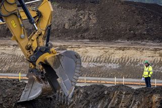 Bez rozpočtu se škrtá. Dálnice a silnice za 16 miliard musí počkat - Novinky