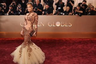 Nejmódnější momenty ze Zlatých glóbů 2026: Jennifer Lopezová jako mořská panna a blonďatá Julia Robertsová - Novinky