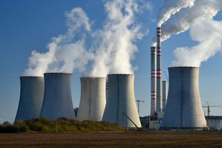 Uhelné elektrárny končí, protože se přestaly vyplácet. Emisní povolenky fungují