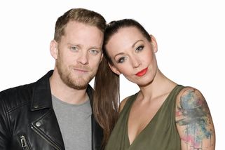 Zatímco Jakub Prachař mlčí, hraje a zpívá, Agáta Hanychová křičí - Médium.cz