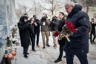 „Ruská propaganda na nás vliv nemá.“ Macinka v Kyjevě vyjádřil českou podporu - Seznam Zprávy