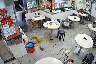 Rozzuřená zákaznice se v hongkongské restauraci oháněla sekáčkem na maso. Vybil se jí totiž mobil - Novinky