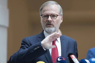 Macinka si vzal jednoho pošuka s sebou. Expremiér...