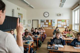 Hodinu nekončí učitel, přestávka je nárok žáka a řídí ji rozvrh hodin - Médium.cz