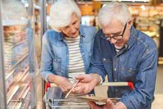 Úctu ke stáří neuznávám. Tu si, dotčení senioři, zkuste nejprve zasloužit - Médium.cz