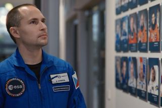 NASA vrací svou posádku na Zemi. Je to ojedinělé, popisuje český astronaut - Seznam Zprávy