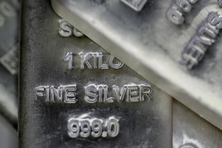 Cena stříbra poprvé v historii přesáhla 70 dolarů za troyskou unci - Seznam Zprávy