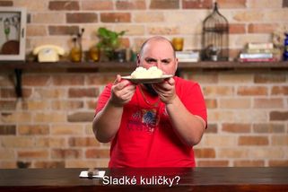 „Tohle vám způsobí cukrovku a infarkt“. Cizinci poprvé ochutnávají borůvkové knedlíky | Jak nás vidí svět