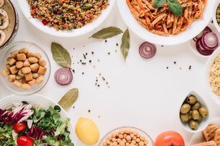 Tchyně chtěla, abych na manželovu oslavu připravila speciální menu. Pak řekla, že se to nedá jíst - Médium.cz