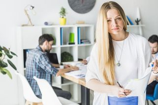 Pracovala jsem jako uklízečka. Jednoho dne jsem ve firmě uklidila i špinavé tajemství majitele - Médium.cz