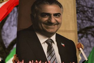 Srazíme islámskou republiku do kolen. Kdo je muž, který chce vést Írán - Seznam Zprávy