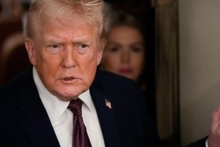 Dělník křičel na Trumpa, že chrání pedofily. Prezident to neunesl - Novinky