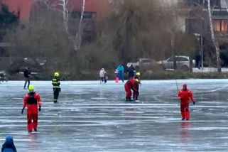 Na Kladensku se ledem na rybníce propadli tři mladíci - Novinky