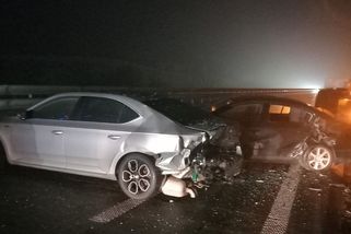 Silnice u Brna kloužou, hasiči jezdí od nehody k nehodě - Novinky