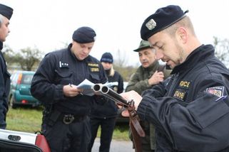 Češi už odevzdali 25 tisíc zbraní v rámci amnestie. Podívejte se, co schovávali doma
