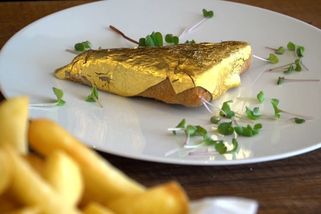 Smažený sýr za 1 500 korun. Kavárna na Šumavě ho potáhla zlatem, chce odradit jeden typ zákazníků