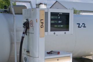 Majitelé aut na LPG začínají litovat. Přichází trend, který řidičům „jezdících na plyn“ sáhne hluboko do kapsy