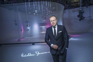 Moravec by měl Okamuru pozvat, míní šéfredaktor Kubal. Tým Otázek je pořád proti