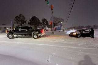 V Americe je bez elektřiny kvůli ledové bouři přes 800 tisíc lidí - Novinky