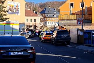 Na úřadu v Chřibské pracovala i útočníkova matka. Mluvil o vystřílení celé obce - Novinky