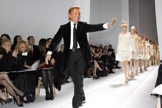 Módní svět truchlí: Zemřel slavný Valentino. Hold vzdávají Donatella Versace i Herzigová: Skutečný mistr a velký talent! - Super.cz