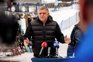 Ficova předvolební „cesta do pekla“ začala. Místo konsolidace řeší oblečení - Seznam Zprávy