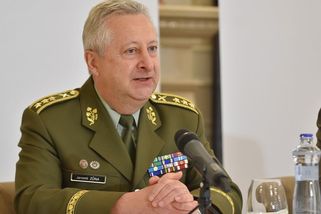Zeman ho chtěl do čela armády. Teď se generál zřejmě stane ministrem - Seznam Zprávy