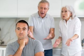 Dospělé děti, které se vracejí domů. A rodiče, kteří už na to nemají sílu - Novinky