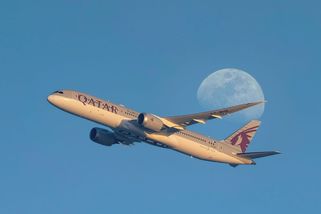 Što é to? Cestující si v letadle natáhla nohy nad hlavu ženy před sebou - Novinky