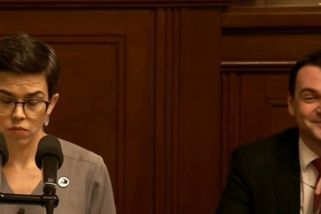 Tohle je vydírání, uvedla Richterová ve Sněmovně. Macinka na její slova reagoval úsměvy a posměšky