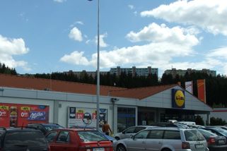 Na parkovišti u Lidlu mi někdo ťuknul auto. Vzkaz na okně mě dorazil víc než škoda - Médium.cz