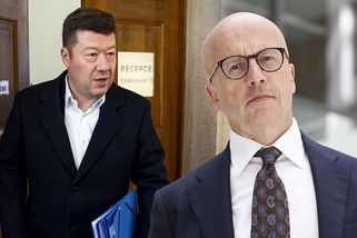 Tomio Okamura zvedl ze židle bývalého eurokomisaře