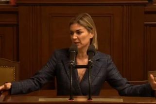 Ostrá přestřelka ve Sněmovně: Poslankyně za ANO útočila na Hřiba slovem dobytek, řešily se i drobky v ústech