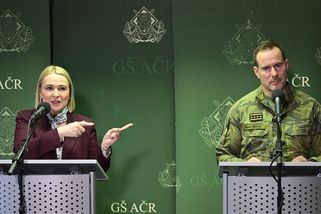 Černochová vyčítá Řehkovi, že stanovisko k L-159 nedodal dřív - Novinky