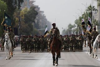 Fotky: Rok po Asadovi. Sýrie se chlubí armádou, vyhlíží lepší budoucnost - Seznam Zprávy