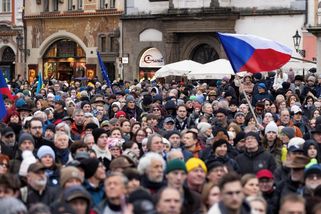 Na Staroměstském náměstí se demonstruje na podporu prezidenta Petra Pavla - Seznam Zprávy