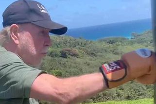 Chuck Norris oslavil 84. narozeniny, ale cítí se prý na 48 let. Dokázal to po svém - Novinky