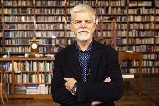 Hrad se brání, že prověrky zpřísnil. Nejedlý se tomu vysmívá - Seznam Zprávy