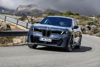 Zájem o první BMW z řady Neue Klasse předčil očekávání. Automobilka musí zrychlit výrobu - Novinky