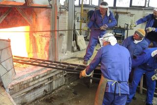 Sklárna v Květné po 230 letech končí s výrobou ručního skla. Výpověď dostala většina zaměstnanců - Novinky