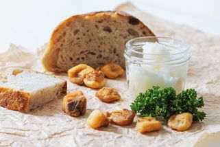 Připravte si mísu křupavých škvarků. Jenom tak na křupání, nebo jako základ na skvělou pomazánku - Novinky