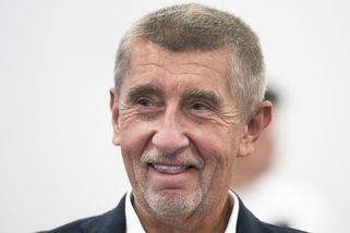 Politico: Putinův středoevropský předvoj hrozí přelitím do Česka - Novinky