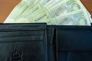 Ukrajinec našel v Plzni peněženku naditou penězi. Předal ji strážníkům - Novinky