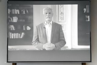 Prezident odpovídal na livestreamu: Konec války je v rukou Putina - Seznam Zprávy