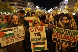 Obrazem: Demonstranti na Václavském náměstí vyzývali Izrael k ukončení bojů - Seznam Zprávy