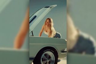 „Má skvělé geny. Vlastně džíny.“ Reklama s vnadnou herečkou rozpoltila Ameriku - Novinky