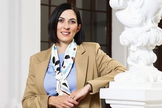 Markéta Pekarová Adamová přitopila pod kotlem: Oblékla rudé šaty a fanoušci jsou paf. Jste nádherná, vzkazují - Super.cz